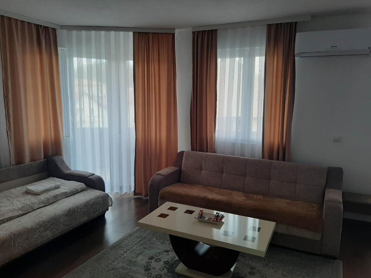 셰니차 Vila Centar Mb B&B 외부 사진