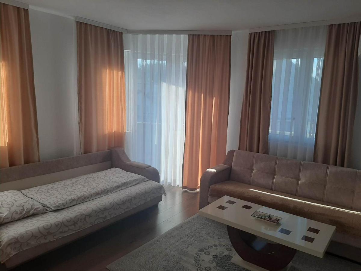 셰니차 Vila Centar Mb B&B 외부 사진