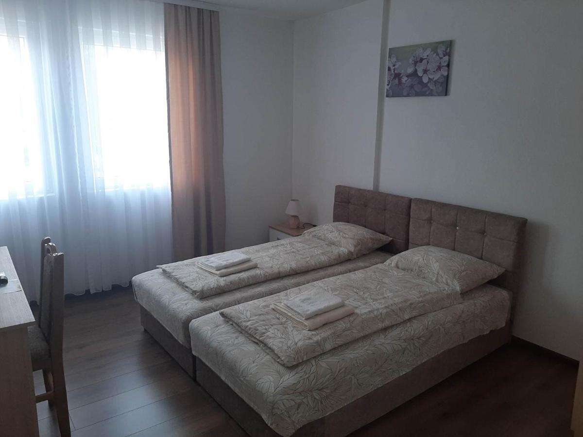 셰니차 Vila Centar Mb B&B 외부 사진
