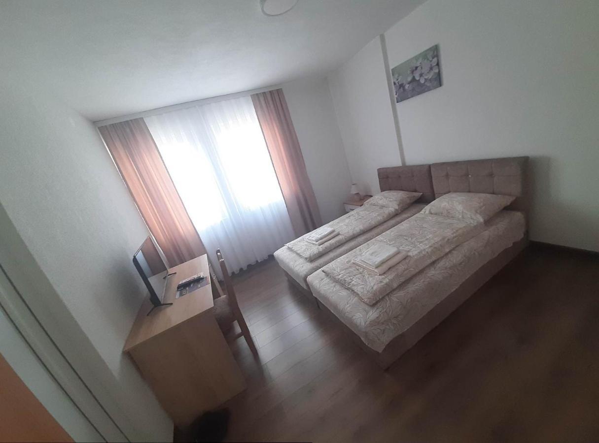 셰니차 Vila Centar Mb B&B 외부 사진