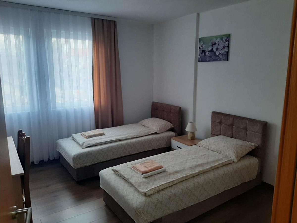셰니차 Vila Centar Mb B&B 외부 사진